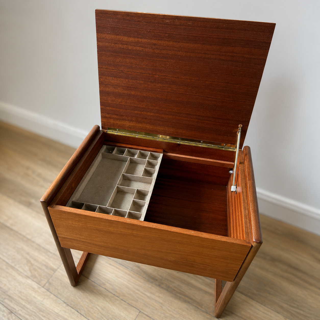 Mid Century Vintage Sewing Box